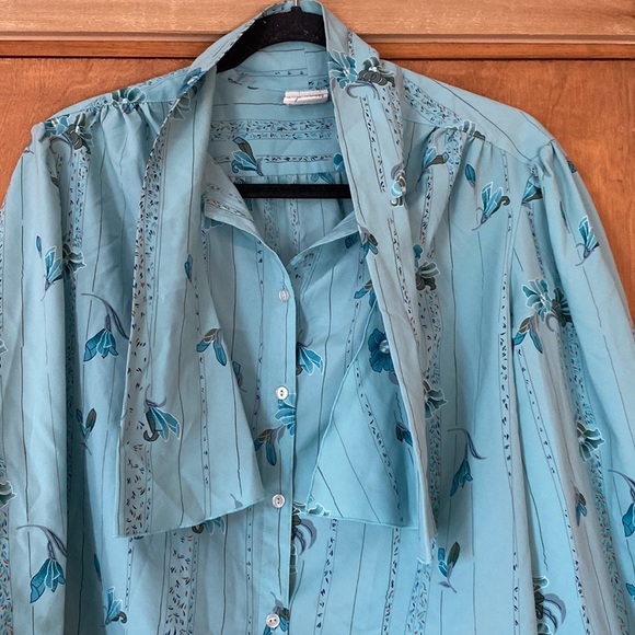 Vintage Neck Bow Blouse - Picture 5 of 10